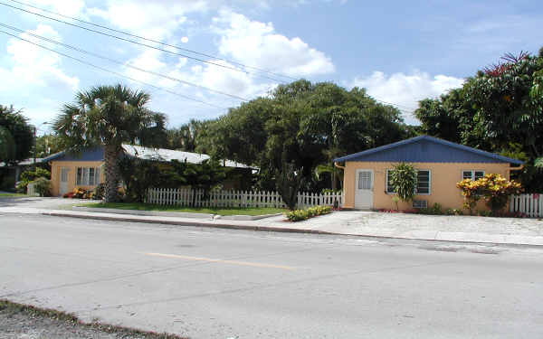 800 Himmarshee St in Fort Lauderdale, FL - Building Photo