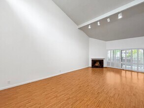 8799 Gilman Dr in San Diego, CA - Building Photo - Building Photo