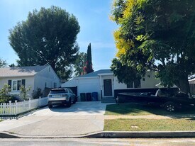 5779 Enfield Ave in Los Angeles, CA - Building Photo