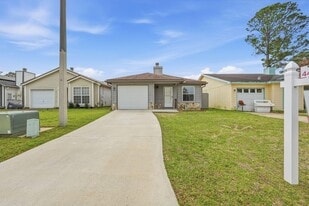 5 Kelly Way in Valparaiso, FL - Building Photo