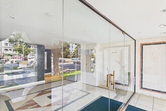 Burton Square in Los Angeles, CA - Building Photo - Building Photo