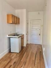 1061 Beacon St, Unit 14A in Brookline, MA - Building Photo - Building Photo