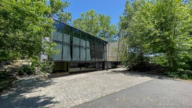 47 Still River Dr in New Milford, CT - Building Photo - Building Photo