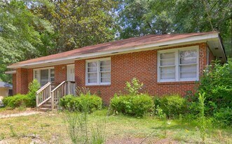 2006 Pine Hill Dr in Macon, GA - Building Photo