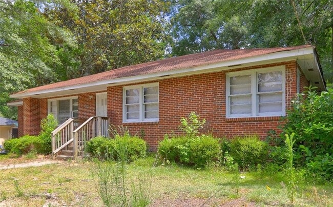 property at 2006 Pine Hill Dr