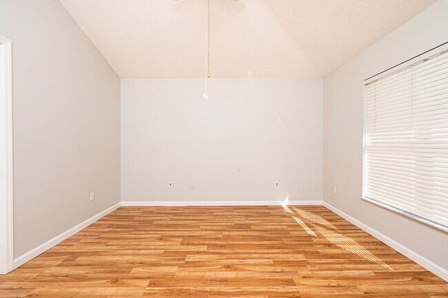 property at 16 Fernmeadow Ln
