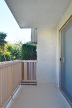 932 10th St in Santa Monica in Santa Monica, CA - Building Photo - Building Photo