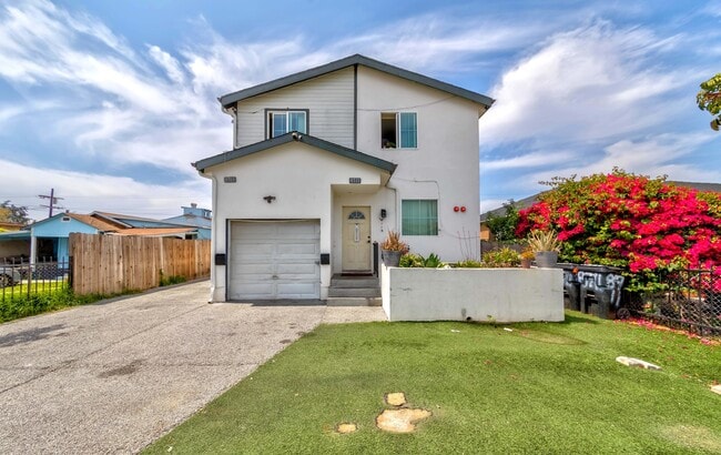 8711 McKinley Pl in Los Angeles, CA - Foto de edificio - Building Photo