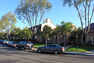 Williamsburg Square in La Mesa, CA - Building Photo - Building Photo