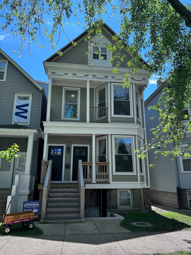 1905 W Henderson St, Unit 1 in Chicago, IL - Building Photo - Building Photo