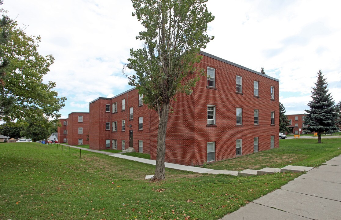 149 Kings Cres in Ajax, ON - Building Photo