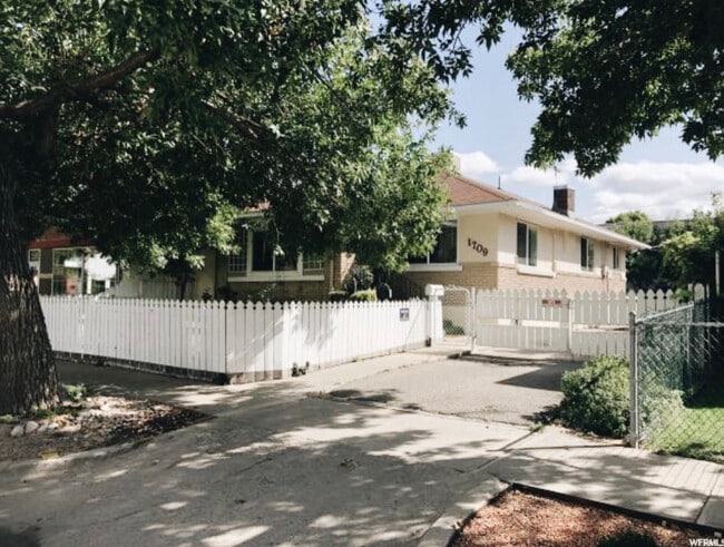 property at 1709 S W Temple St