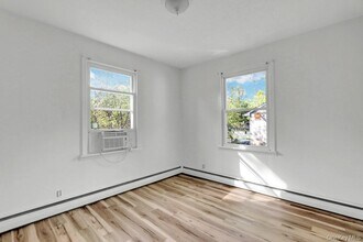 65 Greenwood Dr in Beacon, NY - Building Photo - Building Photo