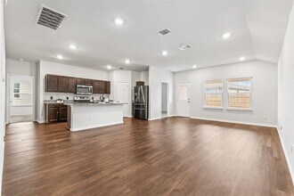 132 Ragnar Dr in Jarrell, TX - Building Photo - Building Photo