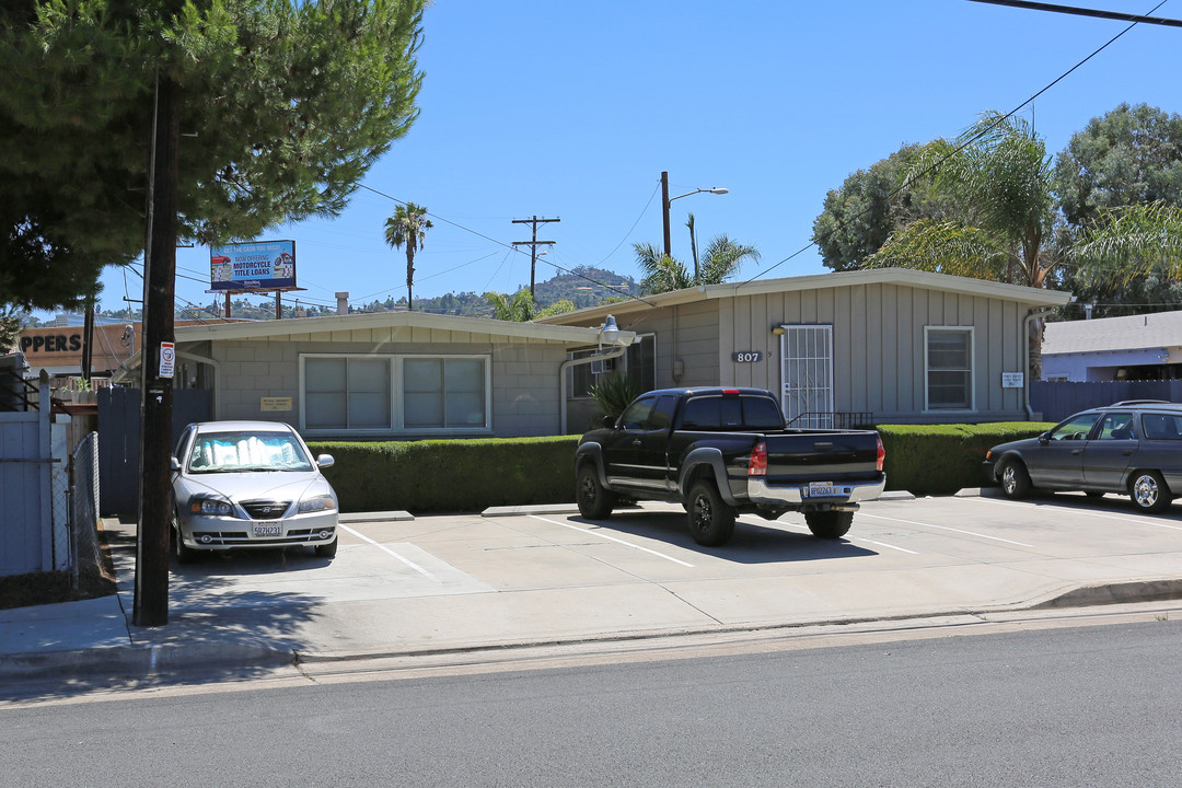 807 W Palm Ave in El Cajon, CA - Building Photo