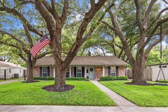 10714 Piping Rock Ln