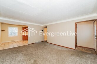 19200 Mayfair Ln in Warrensville Heights, OH - Building Photo - Building Photo