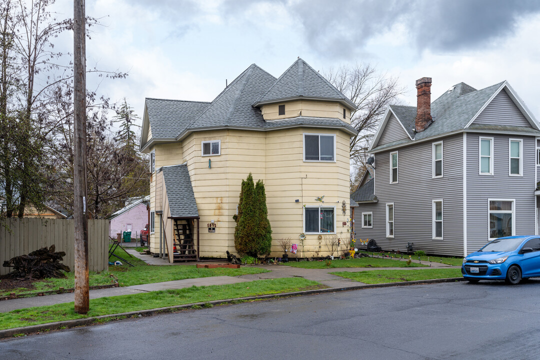 1833 W Dean Ave in Spokane, WA - Foto de edificio