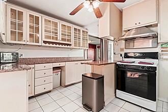 1474 Plaza Dr in San Leandro, CA - Foto de edificio - Building Photo