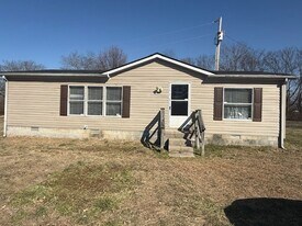 1157 Rossview Rd in Clarksville, TN - Building Photo