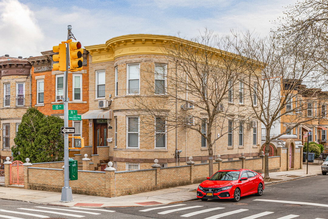 7423 10th Ave in Brooklyn, NY - Building Photo