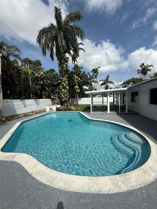 9934 SW 195th St in Cutler Bay, FL - Building Photo