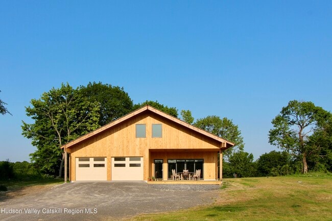 88 Hover Ave in Germantown, NY - Building Photo - Building Photo