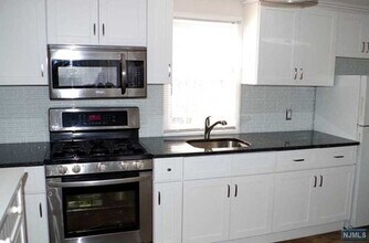 17 Oak St-Unit -2 in Rochelle Park, NJ - Building Photo - Building Photo