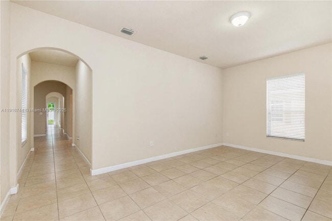 9036 SW 170th Pl in Miami, FL - Foto de edificio - Building Photo