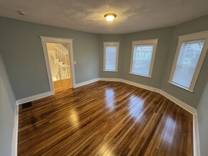 35 Cameron Ave, Unit 2 in Somerville, MA - Foto de edificio - Building Photo
