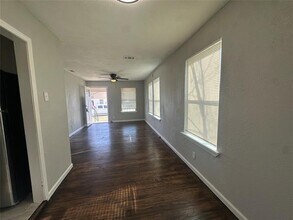 2437 Stovall Dr in Dallas, TX - Building Photo - Building Photo