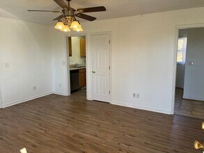 1503 Grissom Ln in Blacksburg, VA - Foto de edificio - Building Photo