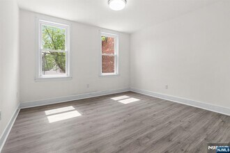 262 Parker Ave in Clifton, NJ - Building Photo - Building Photo