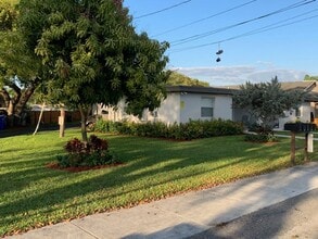 5814 Taylor St in Hollywood, FL - Building Photo - Building Photo