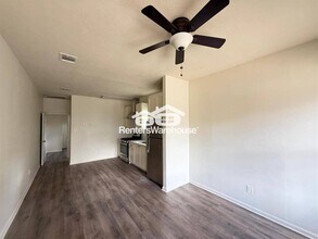 201 Drennan St in Houston, TX - Building Photo - Building Photo