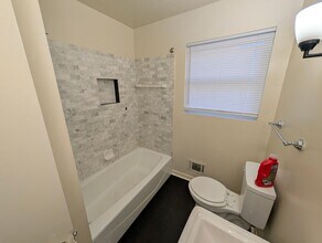 2311 Plantation Dr in Louisville, KY - Building Photo - Building Photo