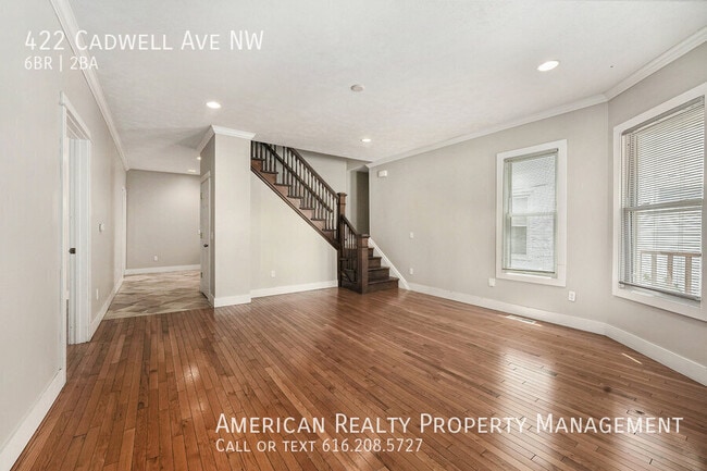 422 Cadwell Ave NW in Grand Rapids, MI - Building Photo - Building Photo