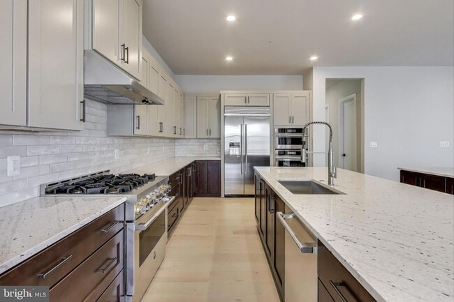 6921 Renita Ln in Bethesda, MD - Foto de edificio - Building Photo