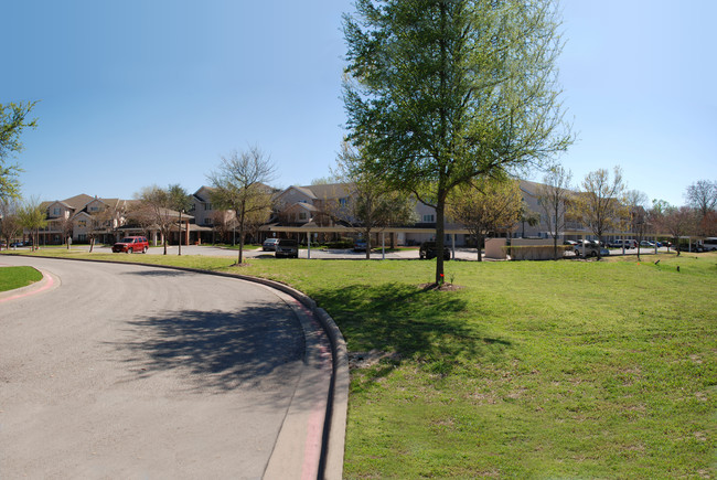 Whiterock Court in Dallas, TX - Foto de edificio - Building Photo