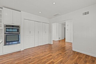 4506 El Abaca Pl in Los Angeles, CA - Building Photo - Building Photo