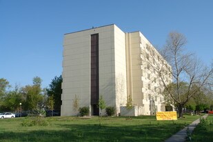 Shady Way Plaza Tower in Wichita, KS - Building Photo