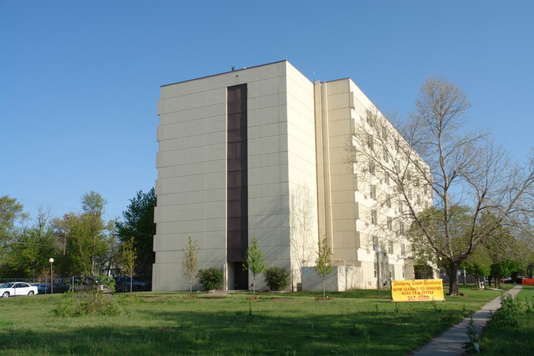 Shady Way Plaza Tower in Wichita, KS - Building Photo