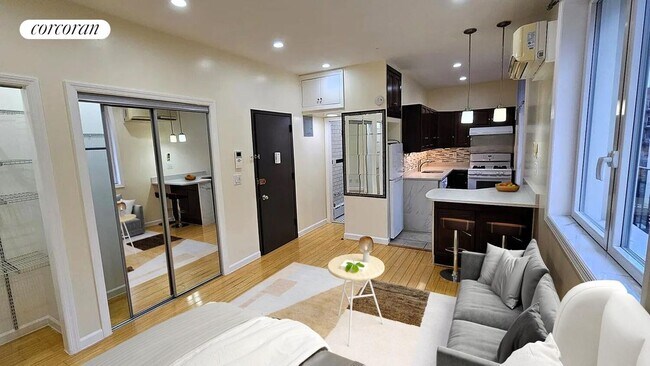 318 E 62nd St in New York, NY - Building Photo - Building Photo