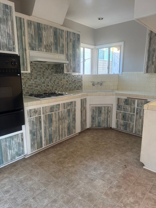 1145 E Wilson Ave, Unit 1 in Glendale, CA - Foto de edificio - Building Photo