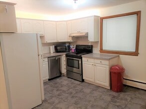 33 Jacqueline Rd in Waltham, MA - Building Photo - Building Photo