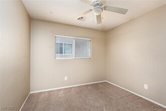 11631 Giles St in Las Vegas, NV - Building Photo - Building Photo