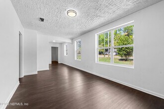 3250 Soutel Dr in Jacksonville, FL - Building Photo - Building Photo