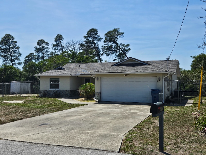 5179 Montford Cir in Spring Hill, FL - Building Photo