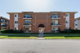 Islander Apartments in Blue Island, IL - Building Photo - Building Photo