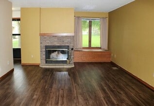 934 Westside Dr in Iowa City, IA - Building Photo - Building Photo